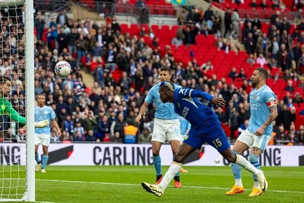 桑切斯零封助蓝军复兴足总杯冠军+欧冠在望