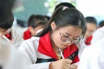 其实老师复盘了一周，无非就是想证明自己很行，比辅导敏厉害，比邵佳一厉害