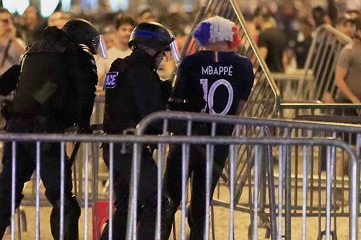 超乎想象！韩国队训练场被“武装化”警戒，军警超七十人戒备全场