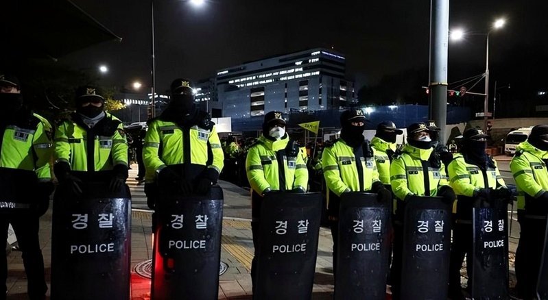 严阵以待！韩国队训练场周围军警数量超70人