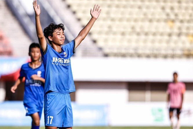 14岁小将李昊炎巴萨U15首秀双响