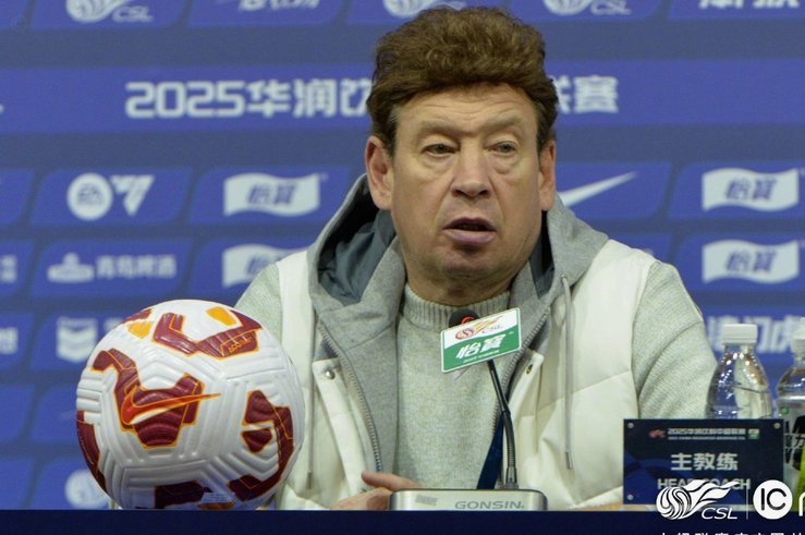 斯卢茨基：中国球员像理想士兵，个别人有进俄罗斯队的水平